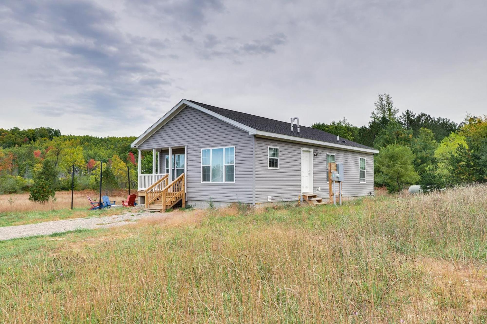 Family Home In Rapid City About 4 Mi To Torch Lake! Exterior photo
